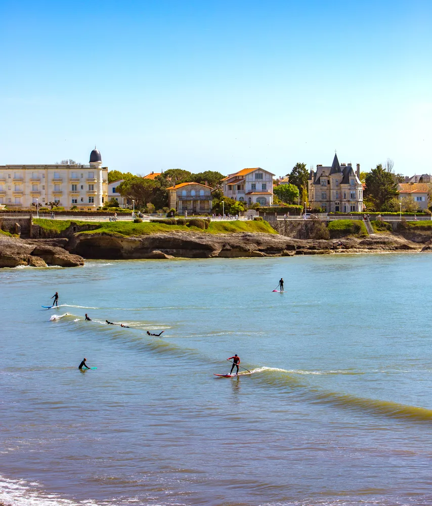 surf sur la plage de pontaillac