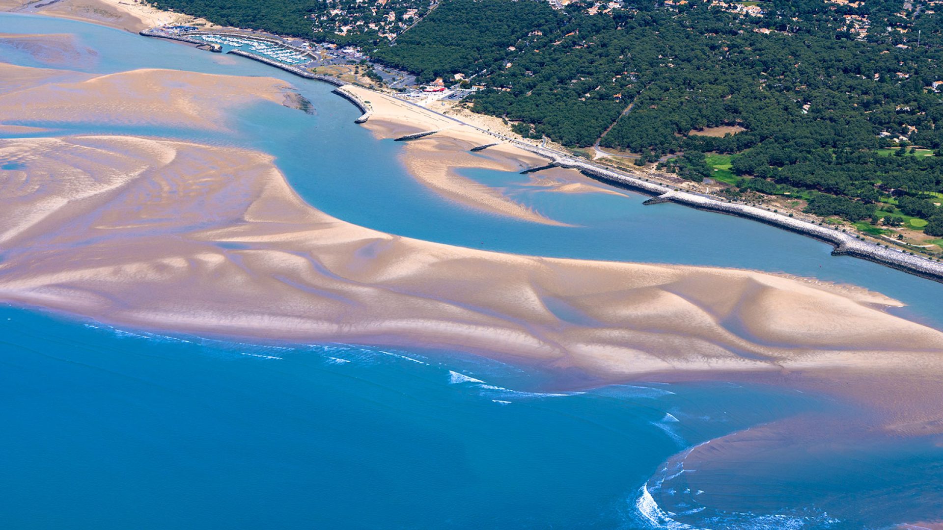 La baie de Bonne Anse vue du ciel à Les Mathe-La Palmyre