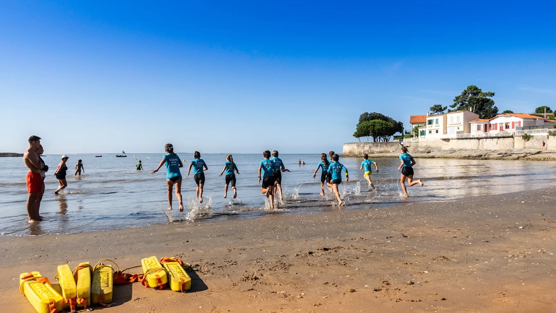 Entrainement de sauvetage sportif côtier plage de Nauzan