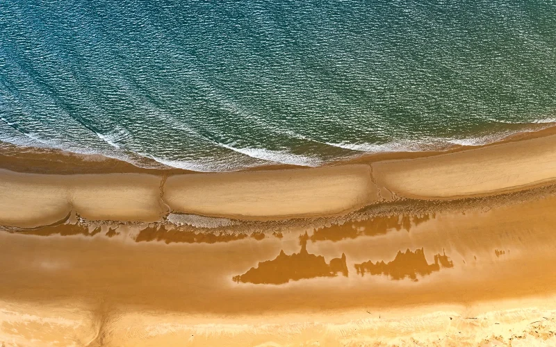 Océan et plage sauvage de la Destination Royan Atlantique vus du ciel