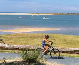 Promenade à vélo en famille à Royan Atlantique