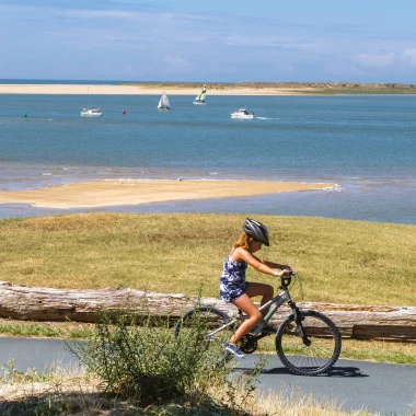 Promenade à vélo en famille à Royan Atlantique