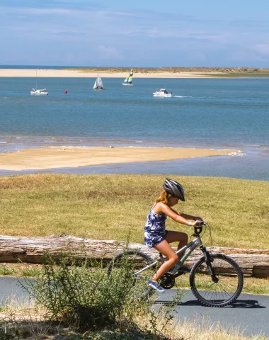 Promenade à vélo en famille à Royan Atlantique